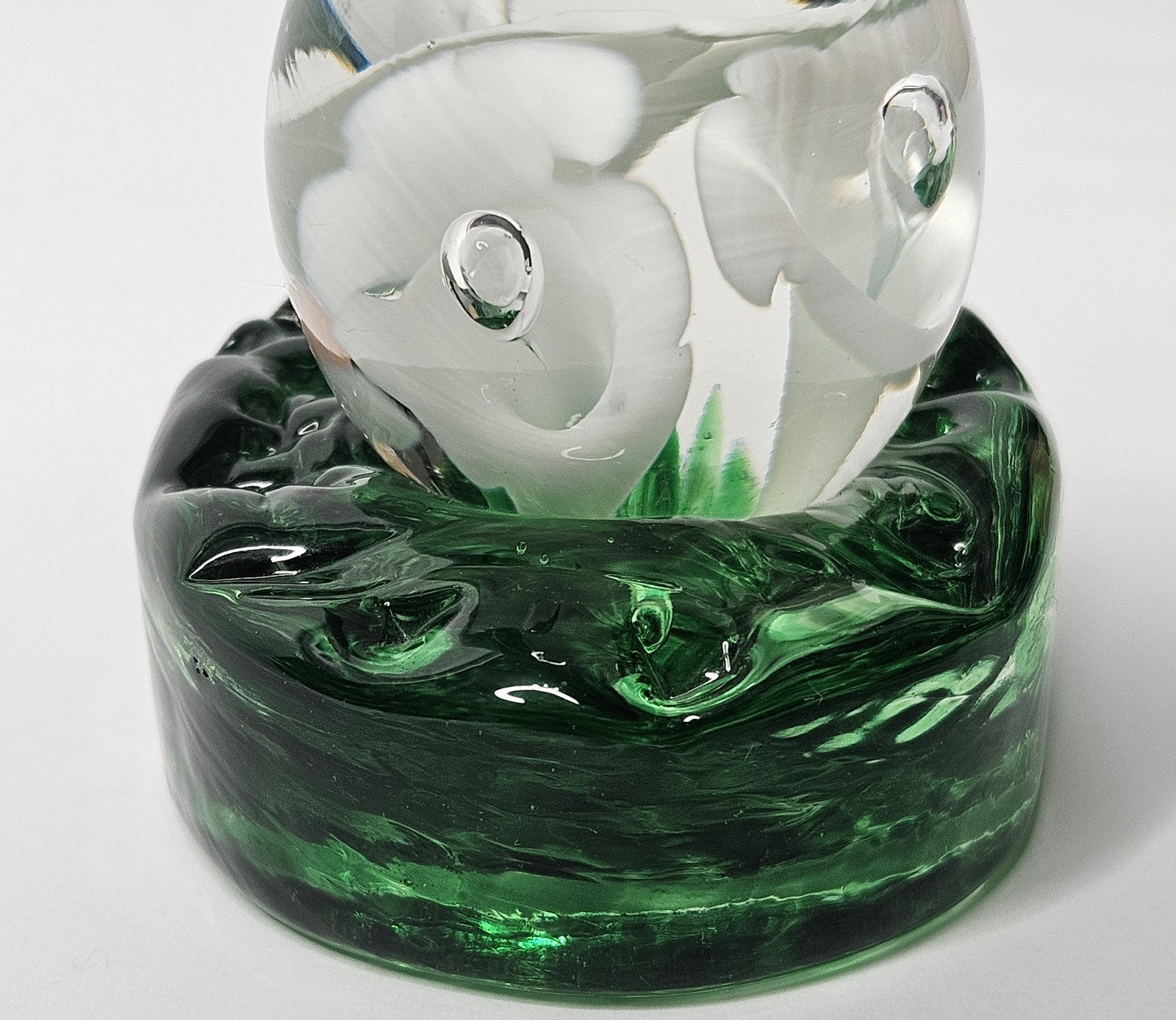 Vintage 1973 St. Clair Glass Heritage Paperwight Easter White Lily & Green Base