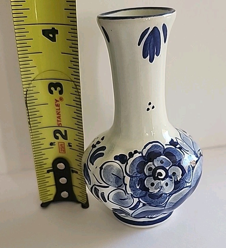 Vintage Delft Holland Bud Vase 252.c Signed DP De Delftse Pauw