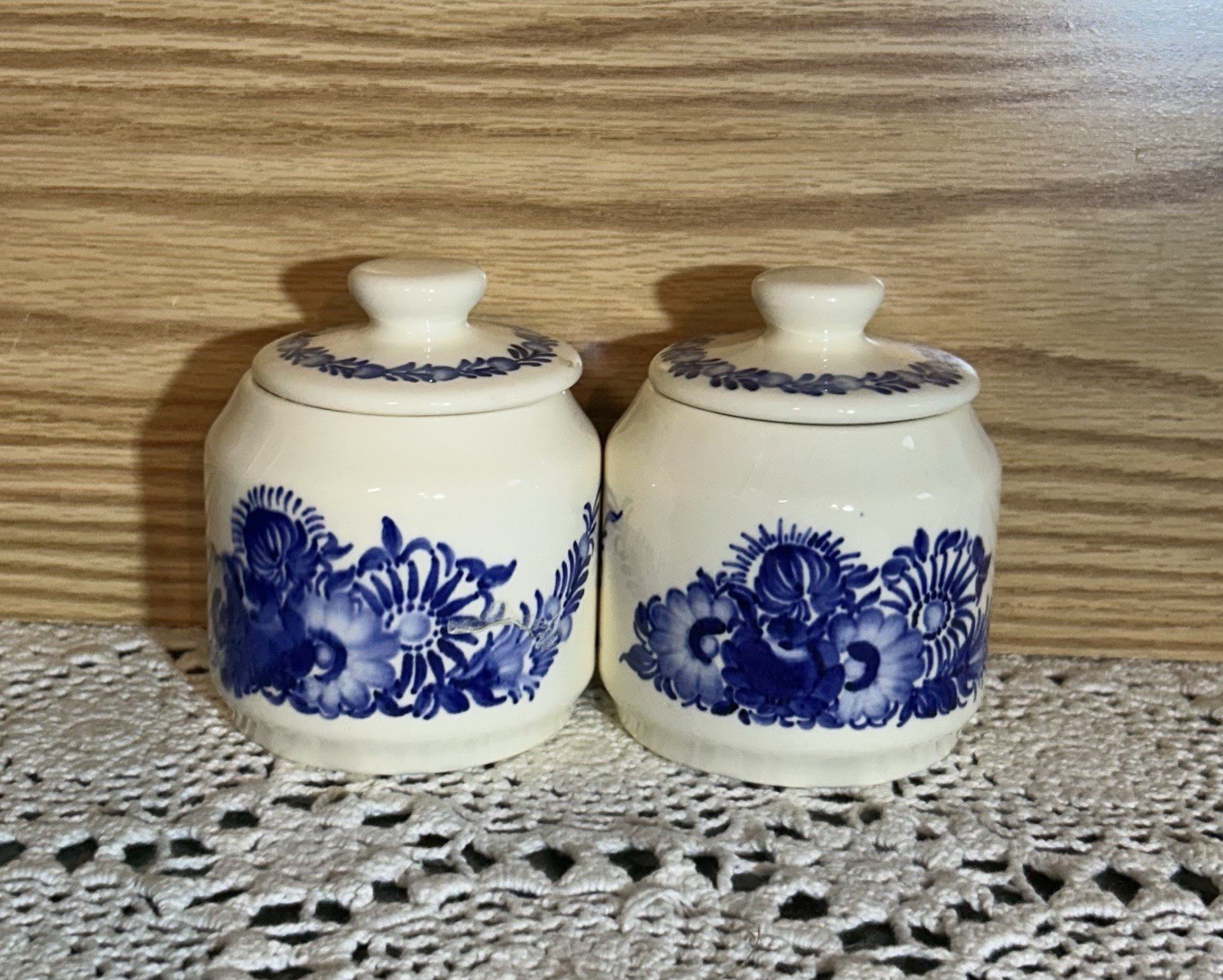 Vtg Staffordshire England Ginger Jar Blue White Floral Porcelain w Lid Urn Vase