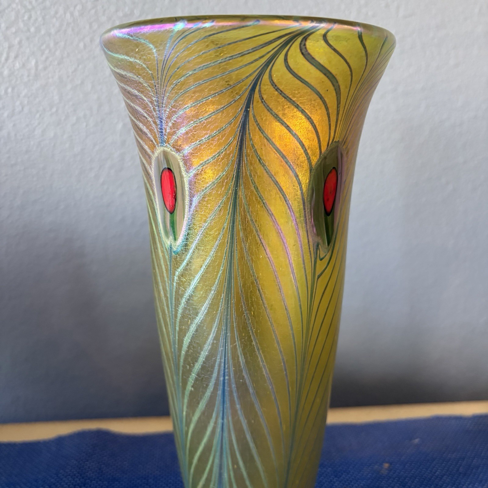 Robert Held Art Glass Vase In An Iridescent “Peacock Feather” Design Signed Rare