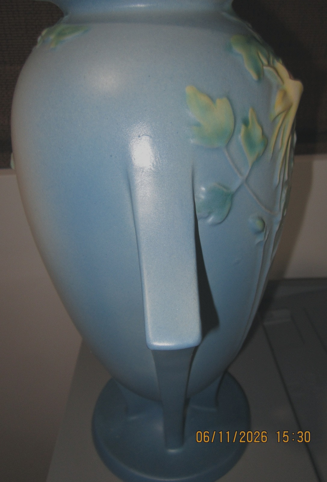 Roseville Pottery 12 3/8″ “COLUMBINE” Handled Footed Vase 25-12 Circa 1941