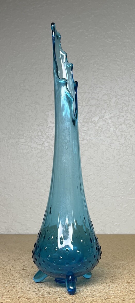 Vintage LE Smith Glass Hobnail Bud Vase Simplicity 3-Toed Peacock Blue 15 1/4″ T
