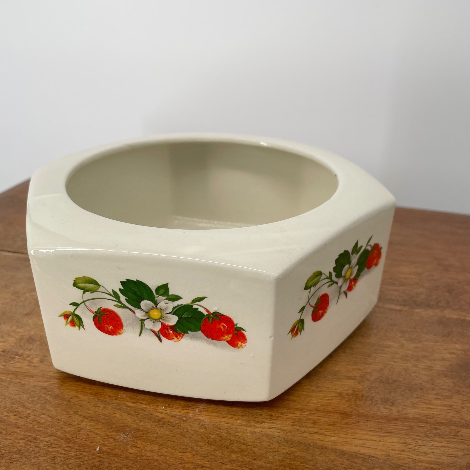VTG 70s Holland Mold Ceramic Planter Hexagon Strawberry Design Ivory 6.5″