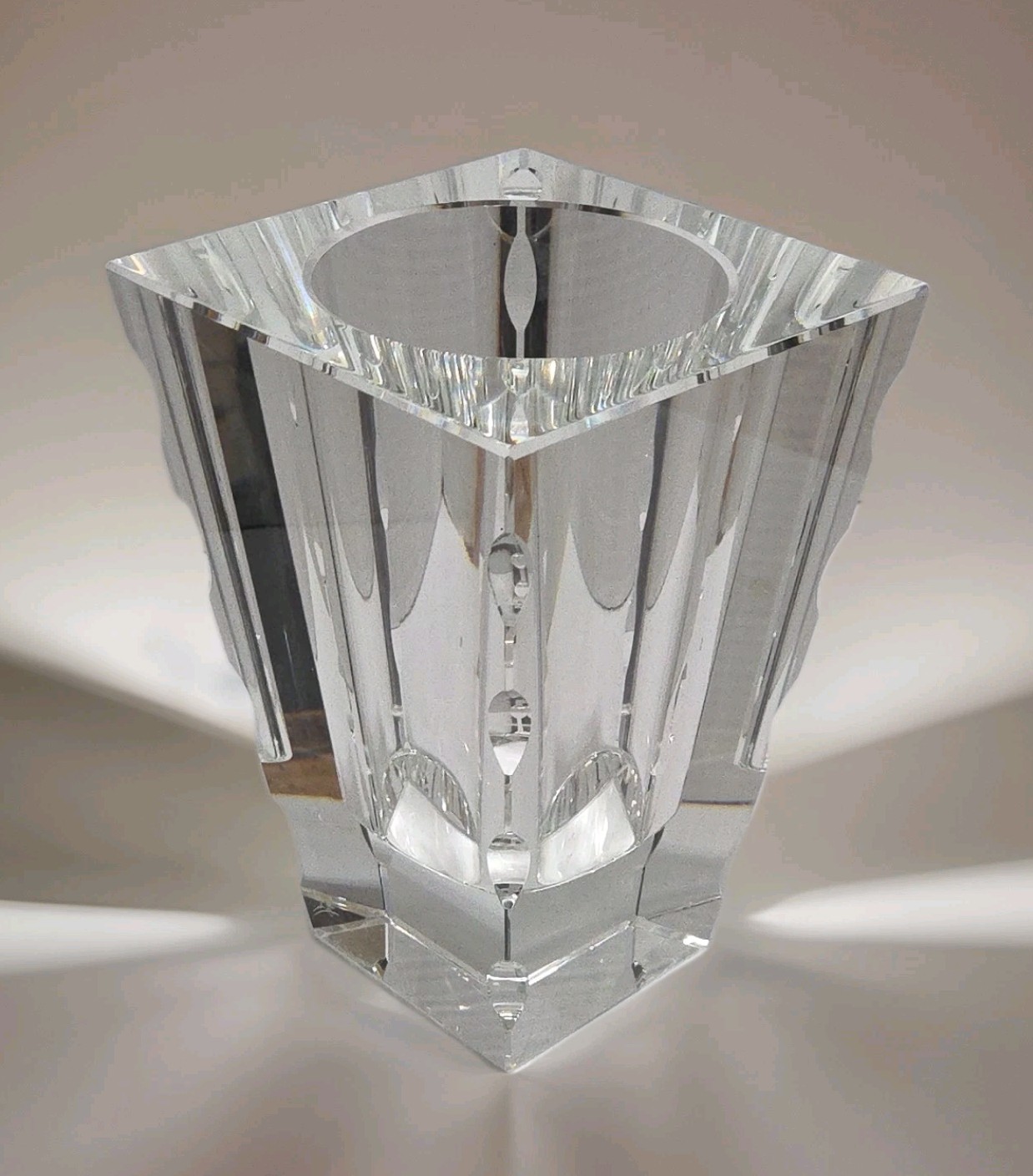 Oleg Cassini Thick Clear Crystal 8″ Vase Square Curve Cut Corners Signed Giftwar