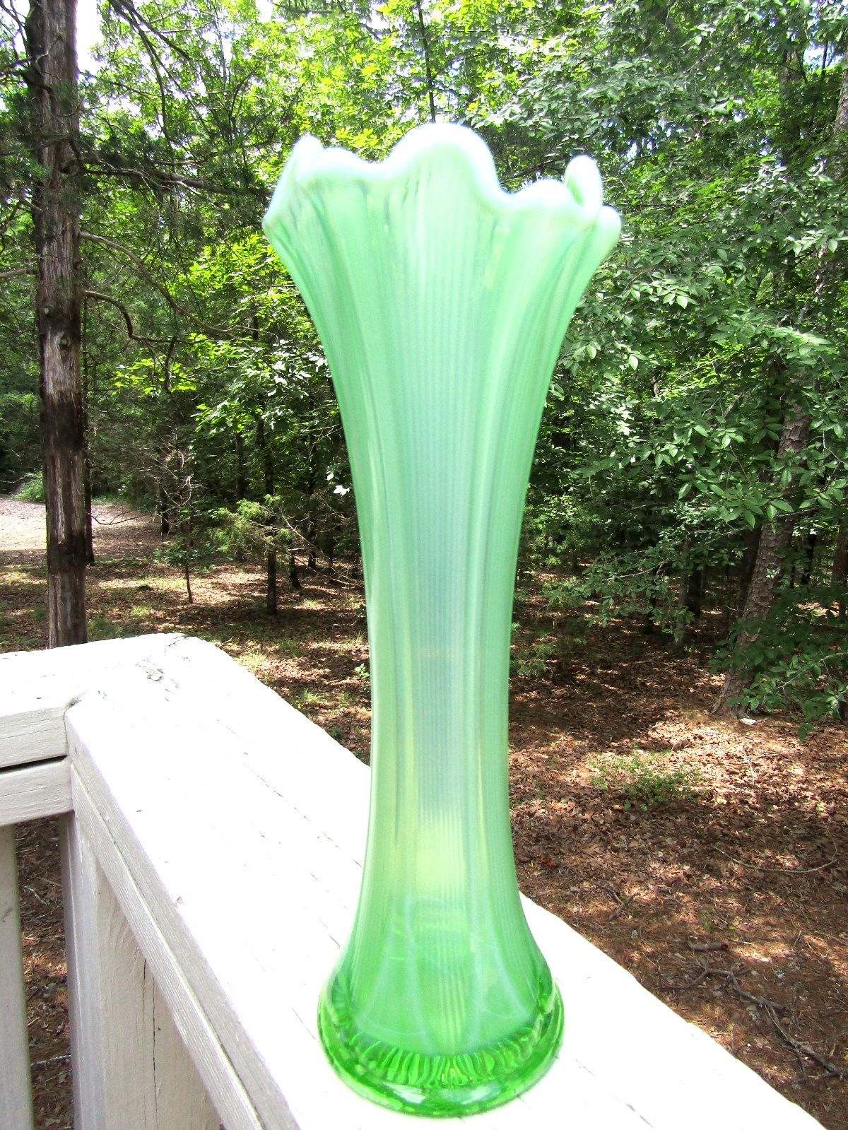 Northwood Glass / Celery Green Opalecsent / PULLED FEATHER SWUNG VASE / 11″