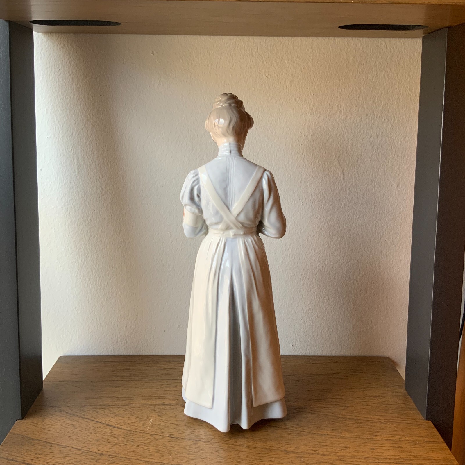 RARE B&G Bing & Grondahl Red Cross Nurse Figurine 1705 IPI Excellent c1909-14