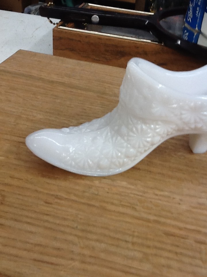 Vintage Fenton White Milk Glass Daisy and Button Slipper Shoe 6 x 2.5 in