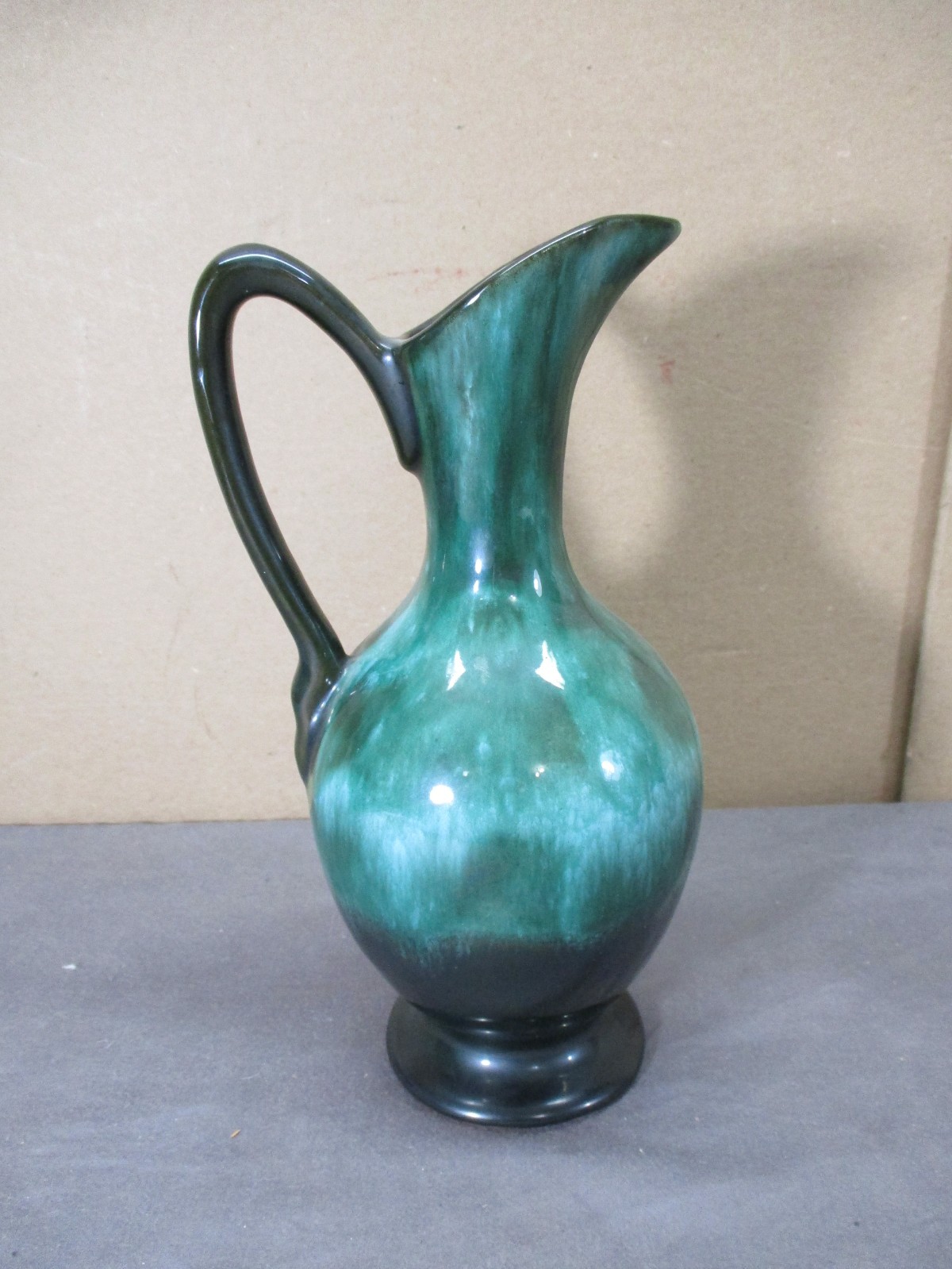 Vtg Blue Mountain Pottery 9.5″ Evangiline Pitcher Vase Green Drip Glaze MINTY