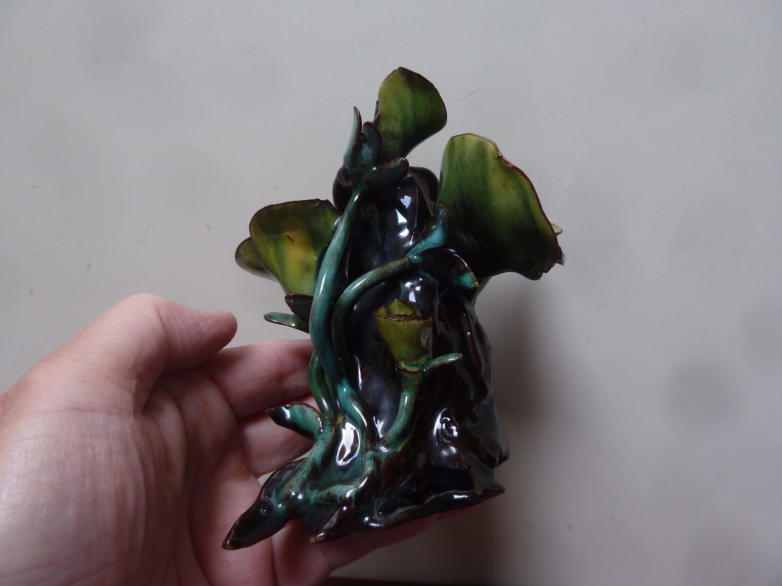VINTAGE MAJOLICA BUD VASE OR PLANTER APPLIED 3D ROSES FLOWERS ASIAN STYLE