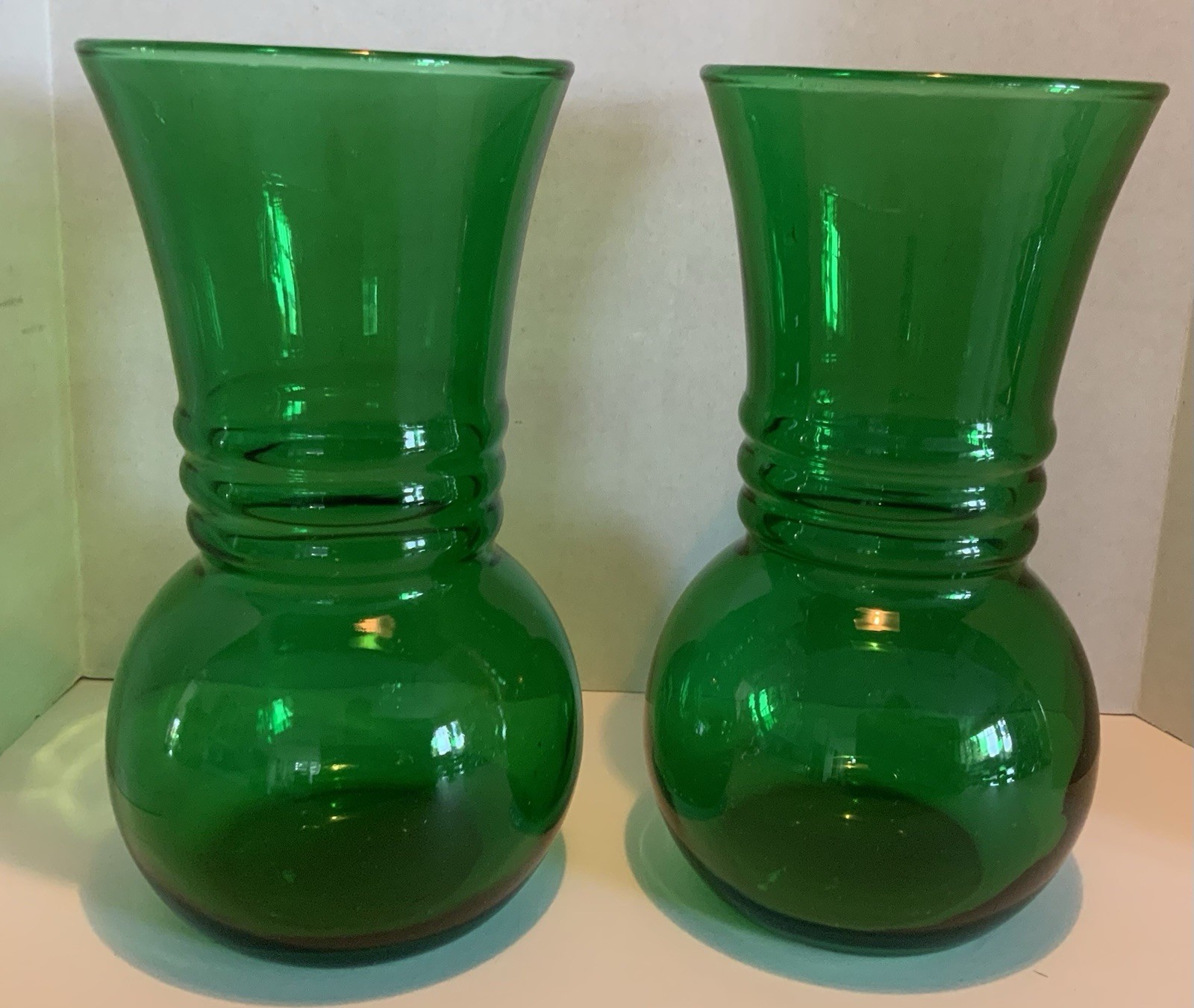 Vintage Pair of Anchor Hocking Emerald Green 6 3/8″ Tall Glass Flower Vases
