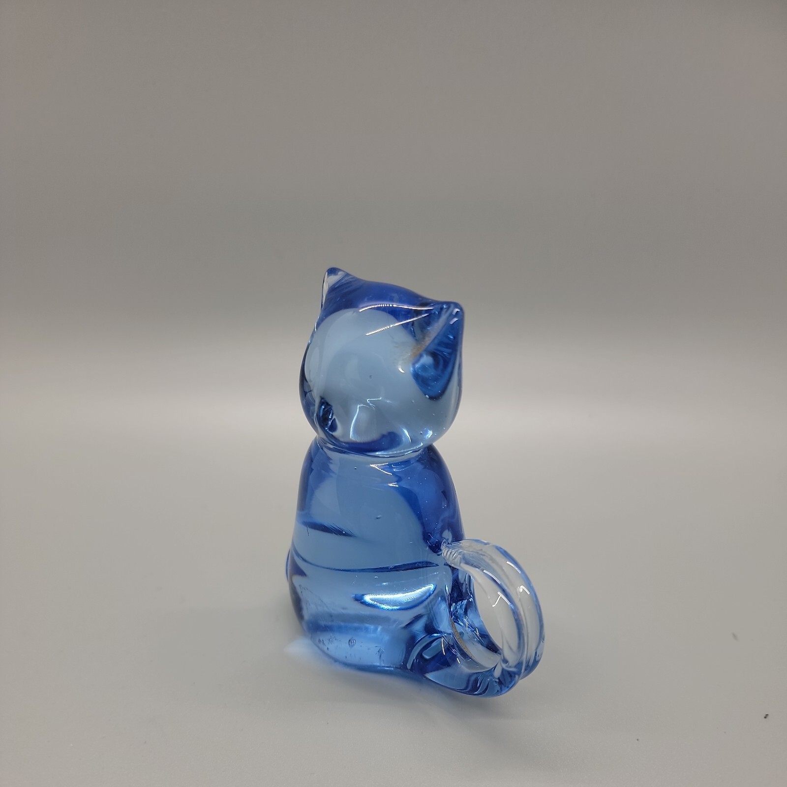 US Commemorative Fine Arts Gallery Blue Art Glass Cat Kitten Figure Paperweight