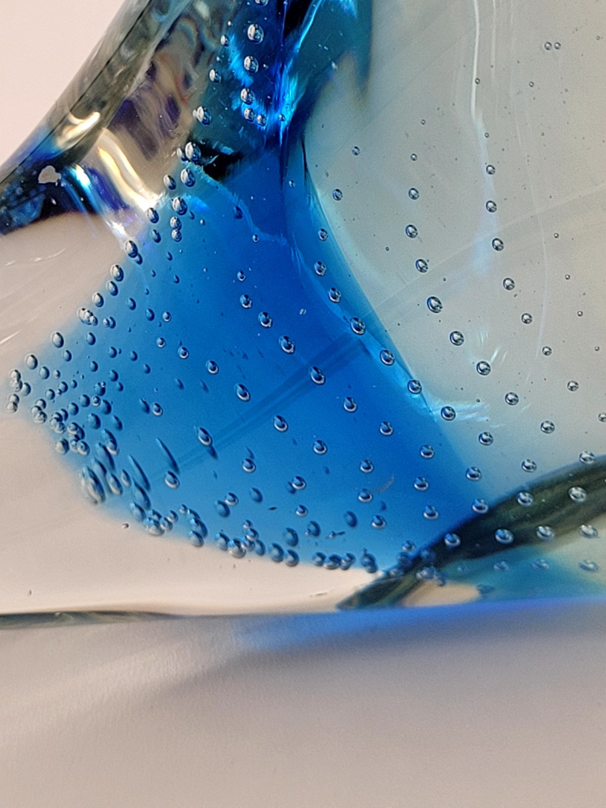 Pilgrim #997 Red Eyed Whale Sculpture Figurine 7″ Controlled Bubble Art Glass