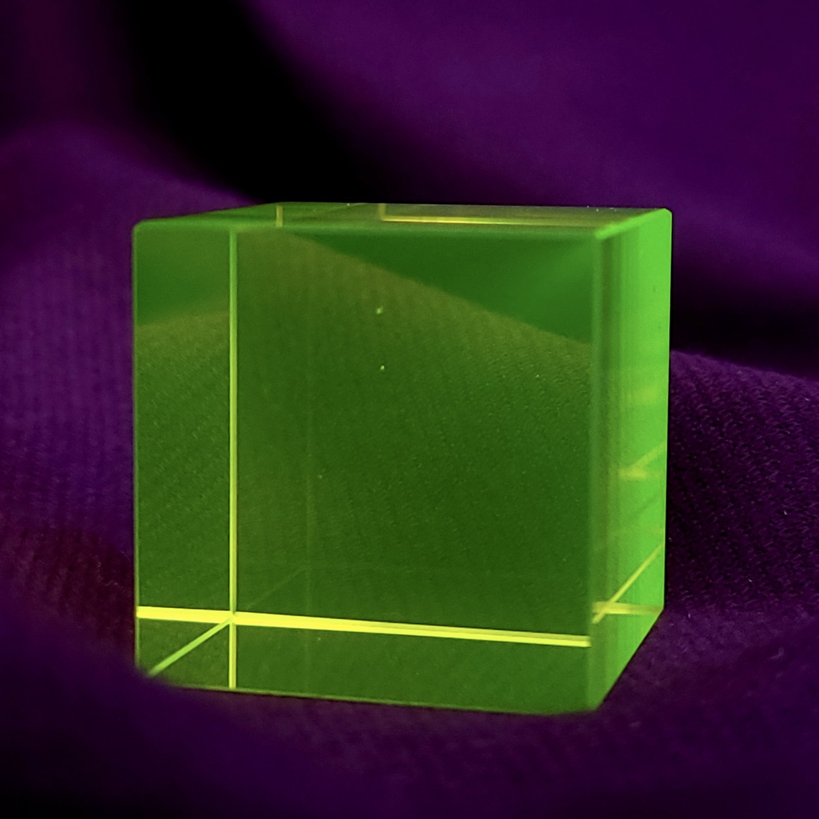 Uranium Glass Cube 27mm Vaseline Yellow Glass Small Cube