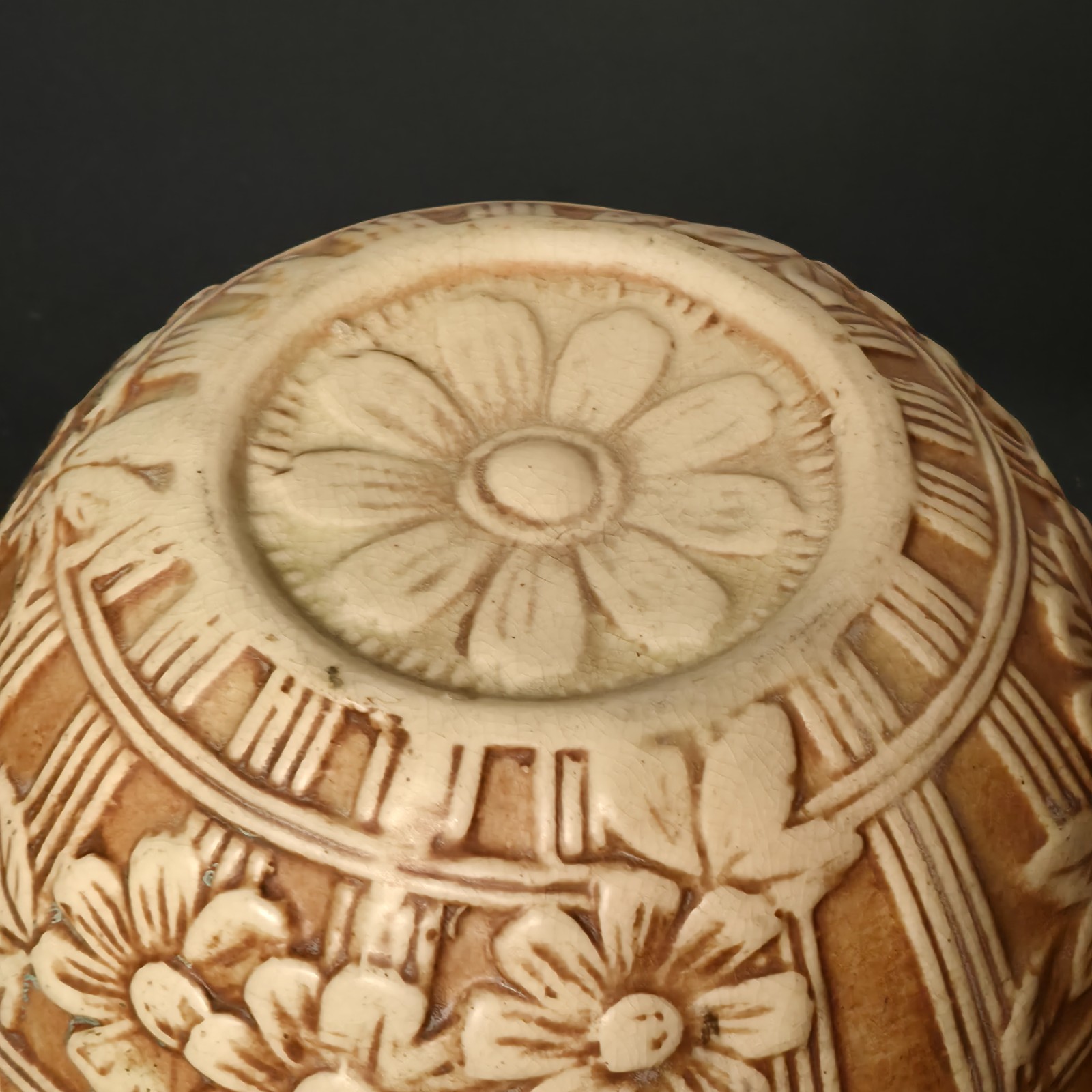 Weller Pottery Clinton Ivory Daisy Hanging Basket