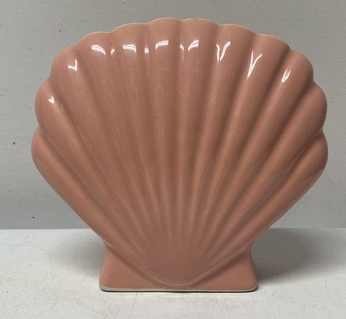 Vintage Art Pottery Ceramic Clamshell Fan Vase Coral Dusty Pink 6.5” X 7” EUC