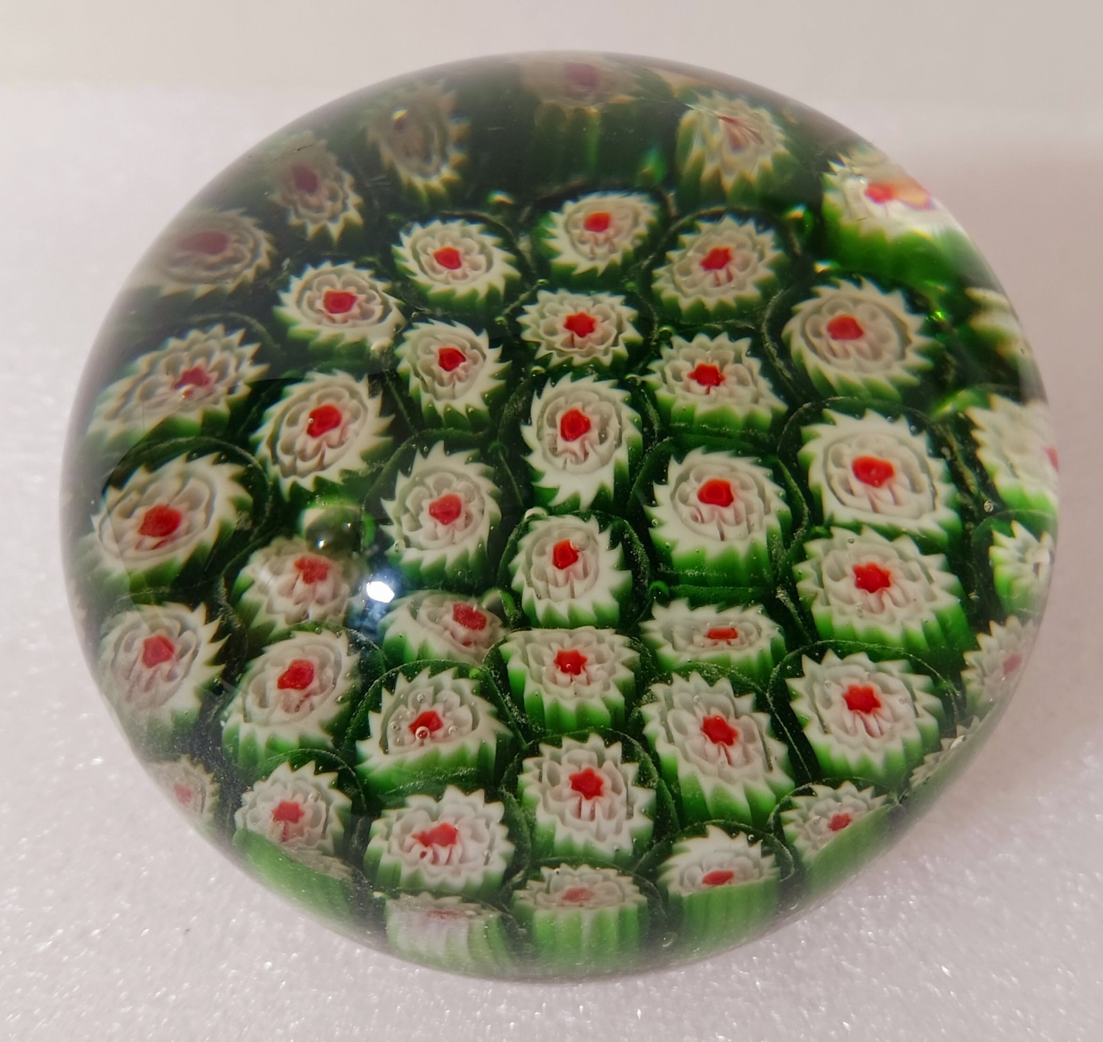 Silvestri Millefiori GREEN RED WHITE Art Glass Paperweight 2.75″ Christmas Decor