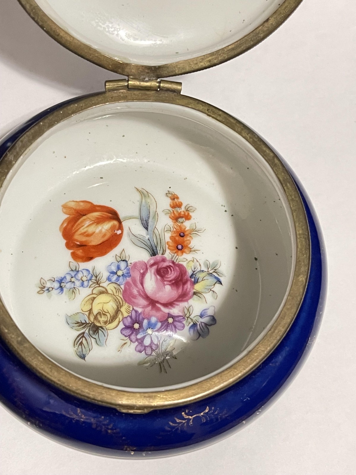 Vintage Cobalt Blue Porcelain Hinged Trinket Box Floral Victorian Scene Japan