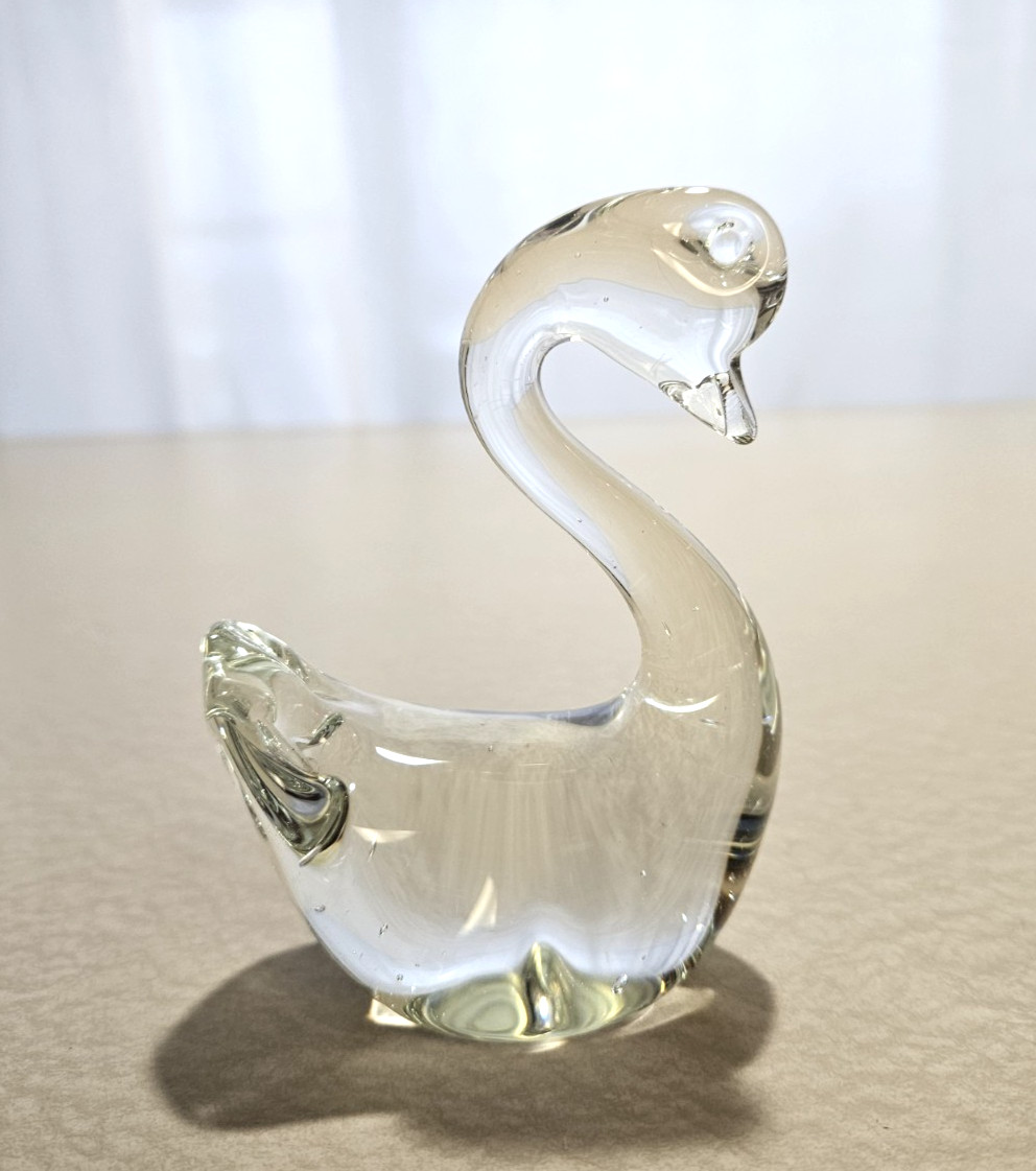 Art Glass Swan Paperweight With Bubbles 4.5 Inches Tall