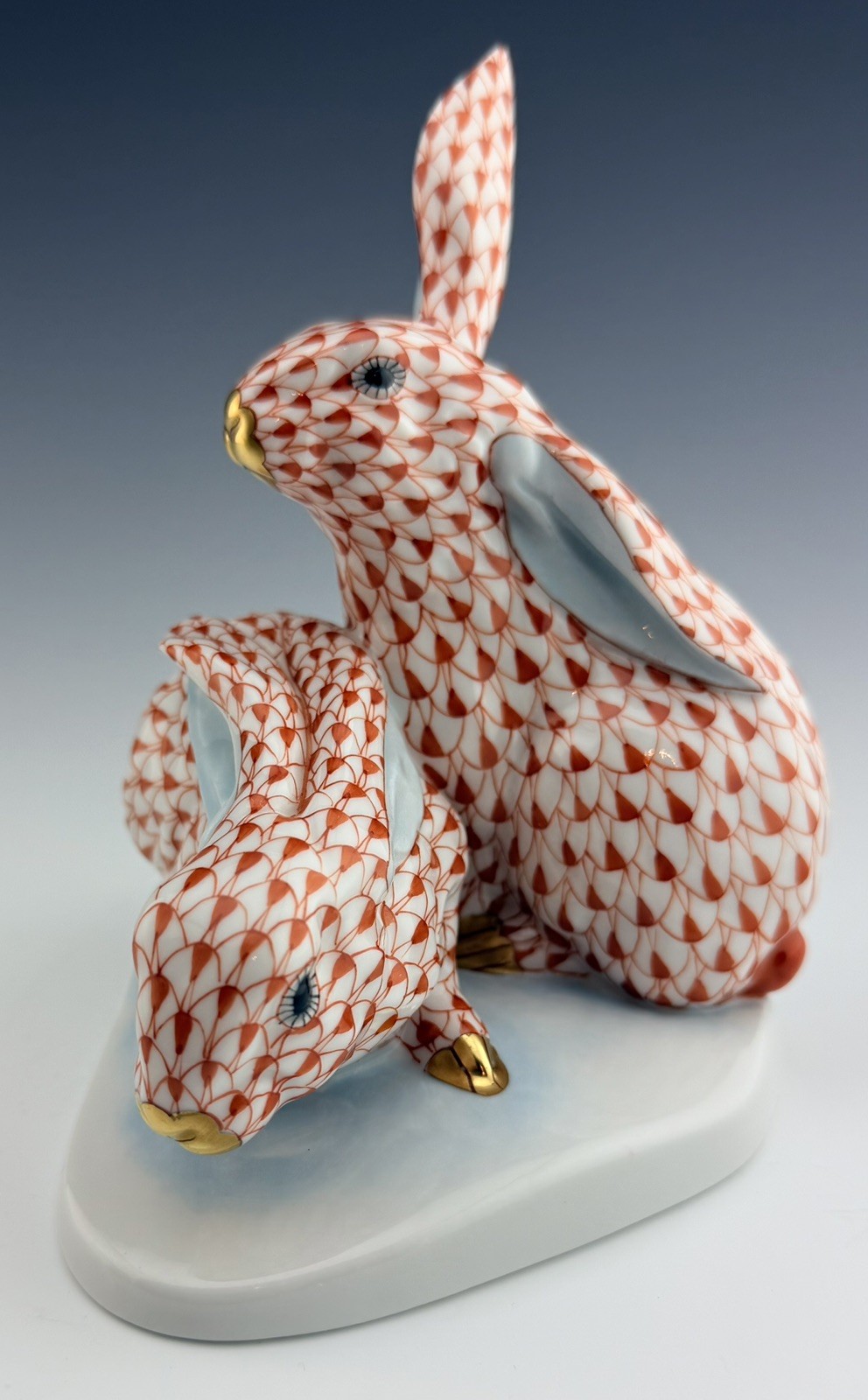 🦋 MINT HEREND Larger BUNNY RABBIT Pair Rust Fishnet Figurine