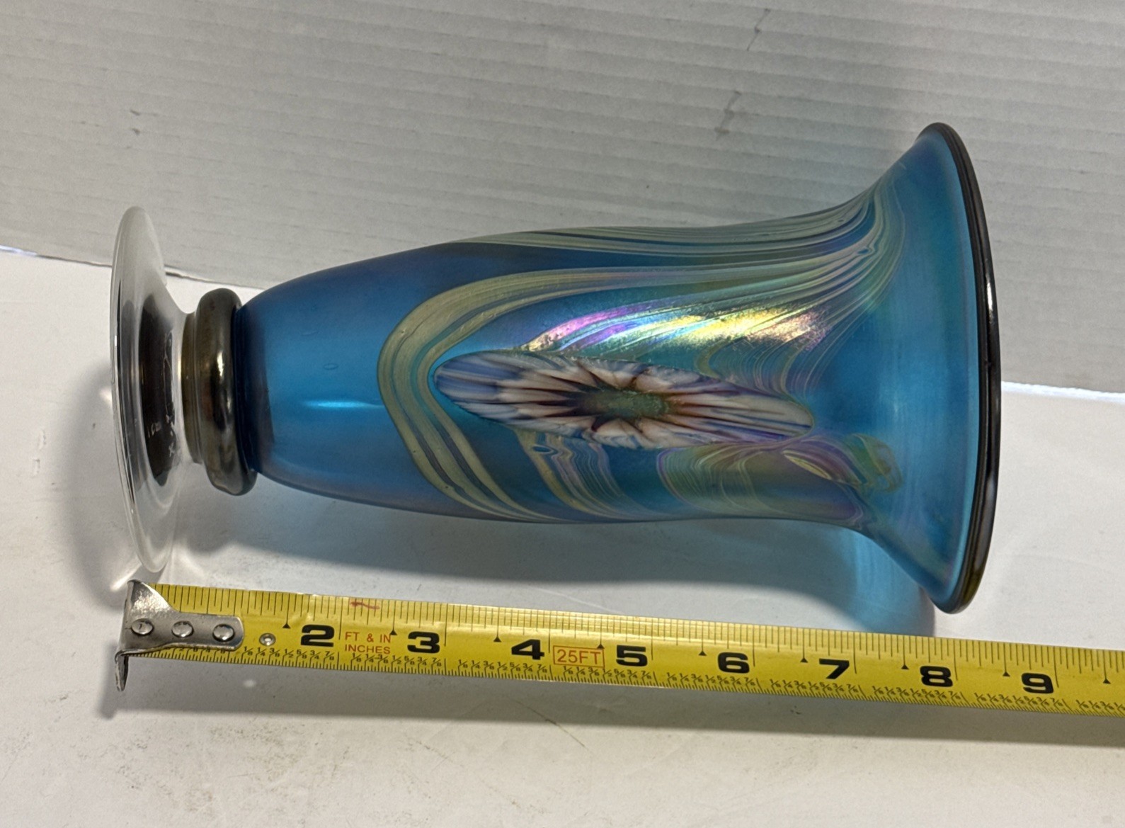 Herb A Thomas “HAT” Iridescent Peacock Feather Glass Vase 8″