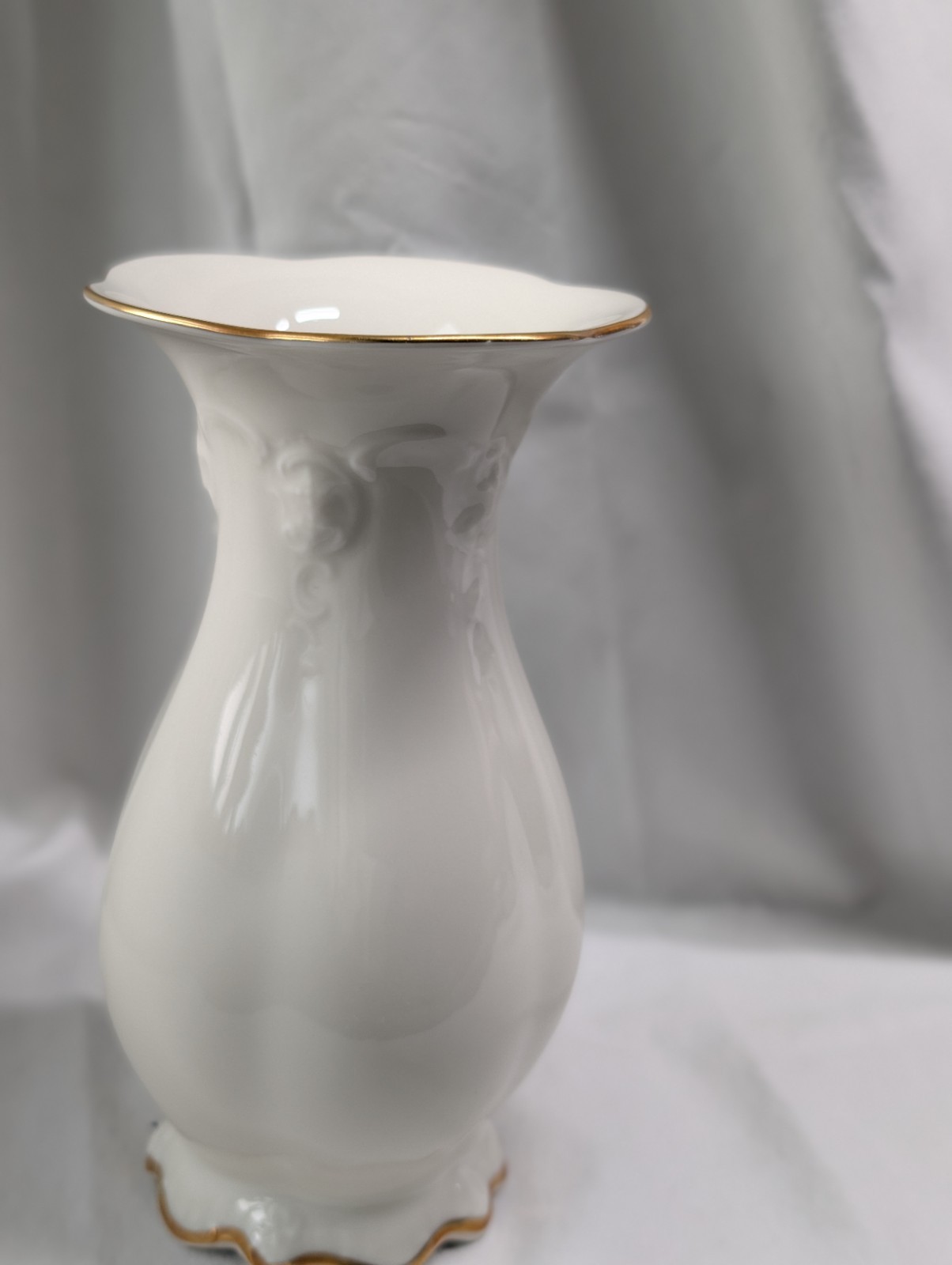 Rosenthal Classic Rose Monbijou 7″ Vase Flared Gold Trim Germany Moliere Glossy