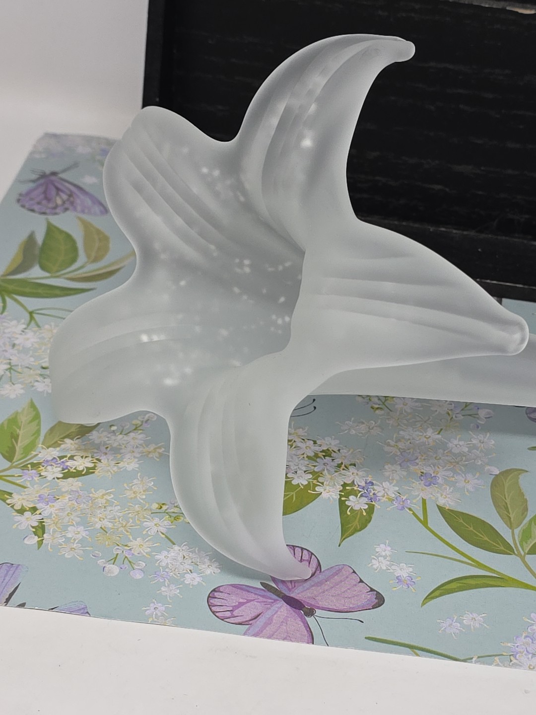 Vtg Oneida Amaryllis Frosted Lily Blown Glass Bud Vase w Silver Plate Base 15″