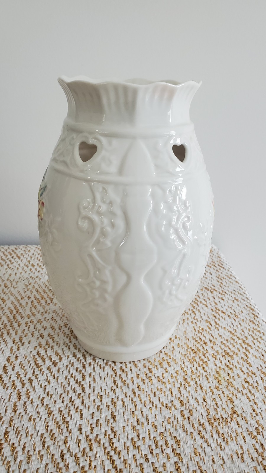 ROMANTIC ROSE “BELLEEK” POTTERY PORCELAIN HURRICANE LAMP 2001 GGREAT FIND!