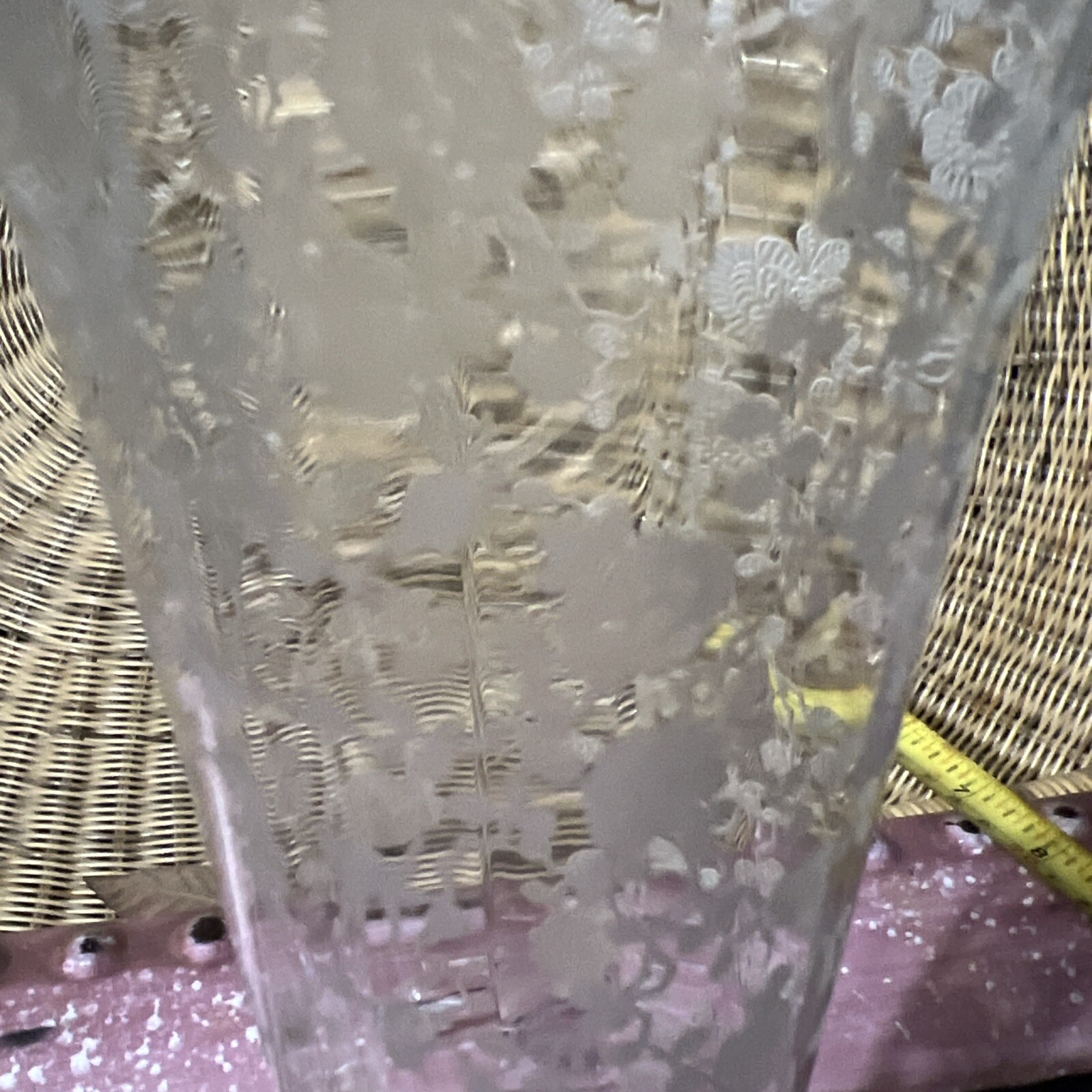 CAMBRIDGE GLASS ROSE POINT CRYSTAL #1233 10″ KEYHOLE FOOTED BLOWN ETCHED VASE