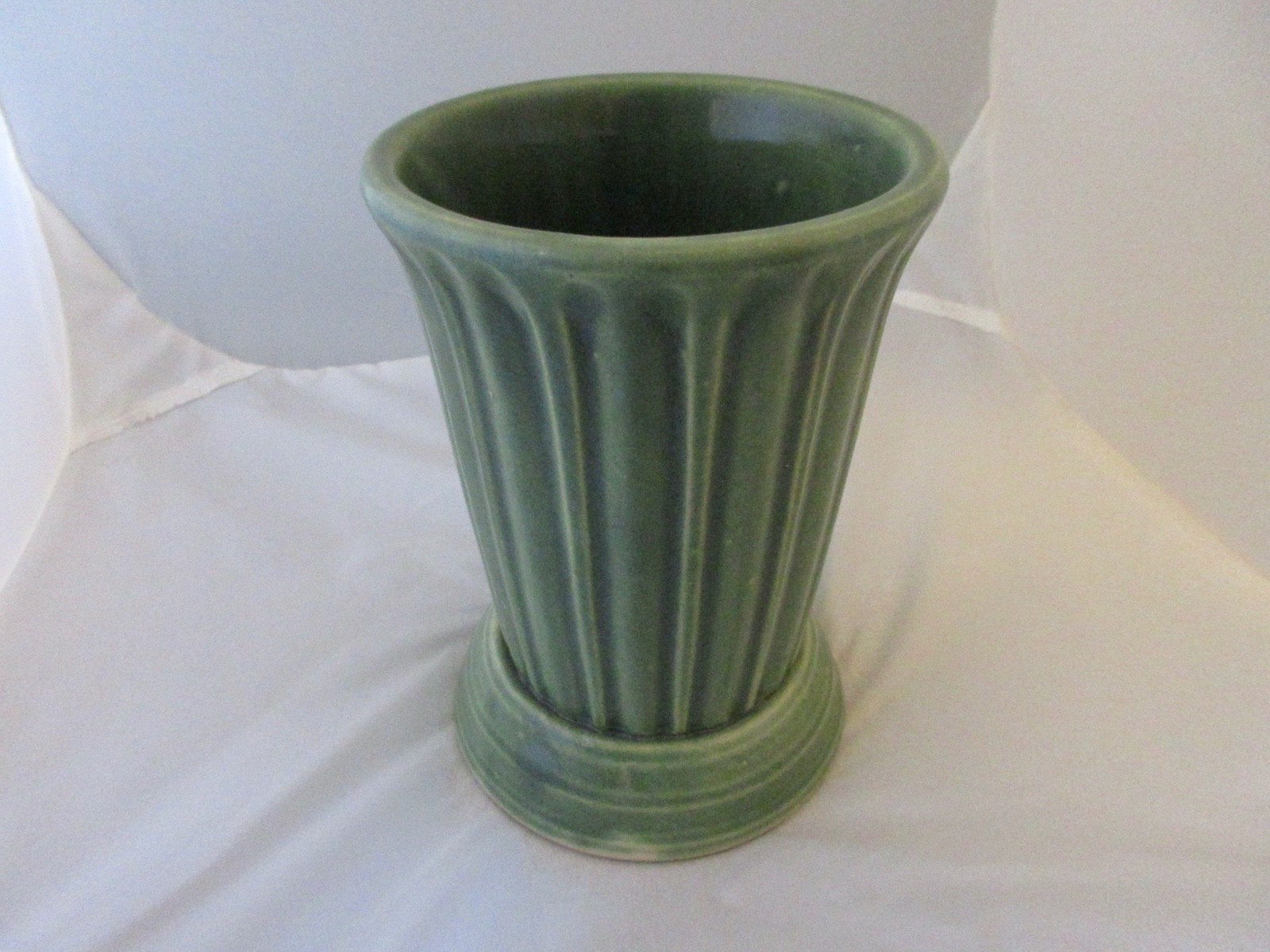 vintage GARDEN CITY POTTERY ribbed footed green vase – california pottery