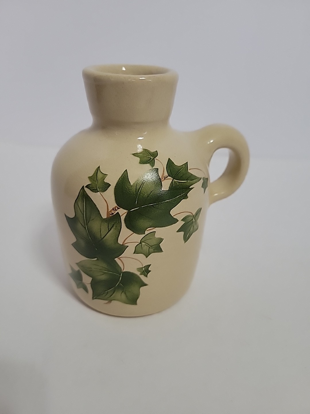 YESTERYEAR MARSHALL TEXAS JUG/VASE HAND TURNED IVY 5 Inches Brown/ Cream Color