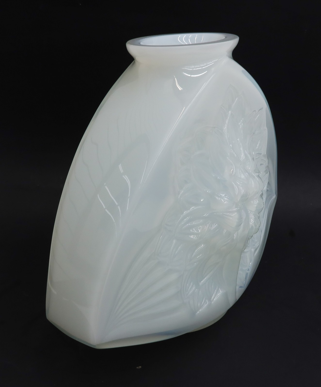 Lalique France Opalescent Art Glass Dahlia Flower Vase 2005