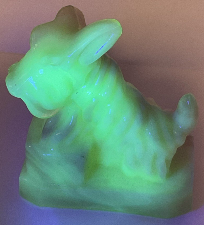 Boyd Art Glass JB Scottie Dog Figurine Ivory Blush Slag Uranium Glows Green