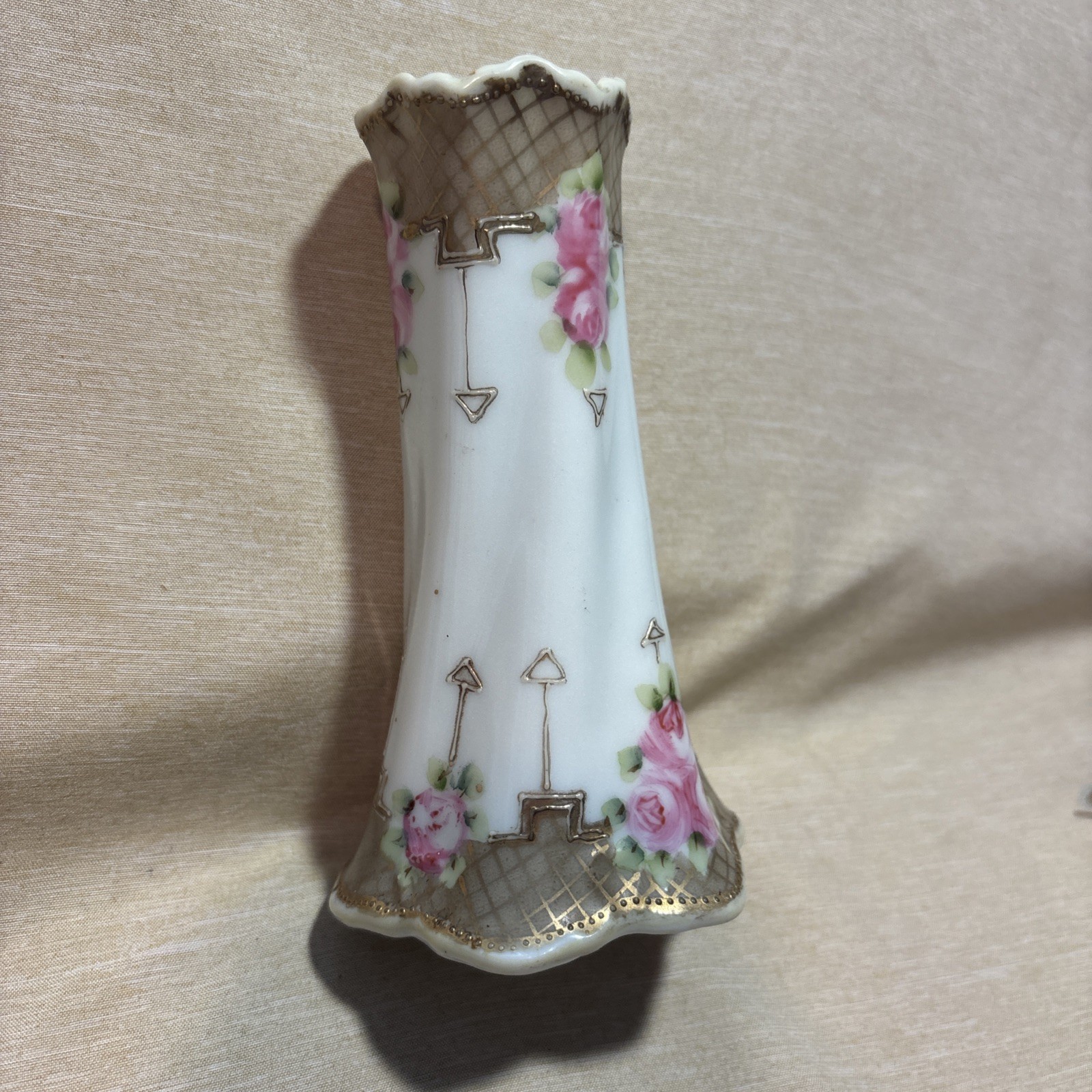 VINTAGE NIPPON HAND PAINTED BUD VASE HAT PIN HOLDER ROSES GOLDEN LACE FILAGREE..