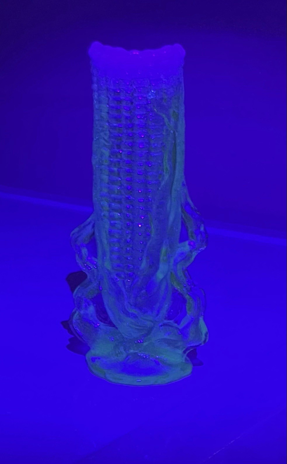 Vintage 1950s L.G. Wright Blue Opalescent Glass Corn 7-1/4” Footed Vase