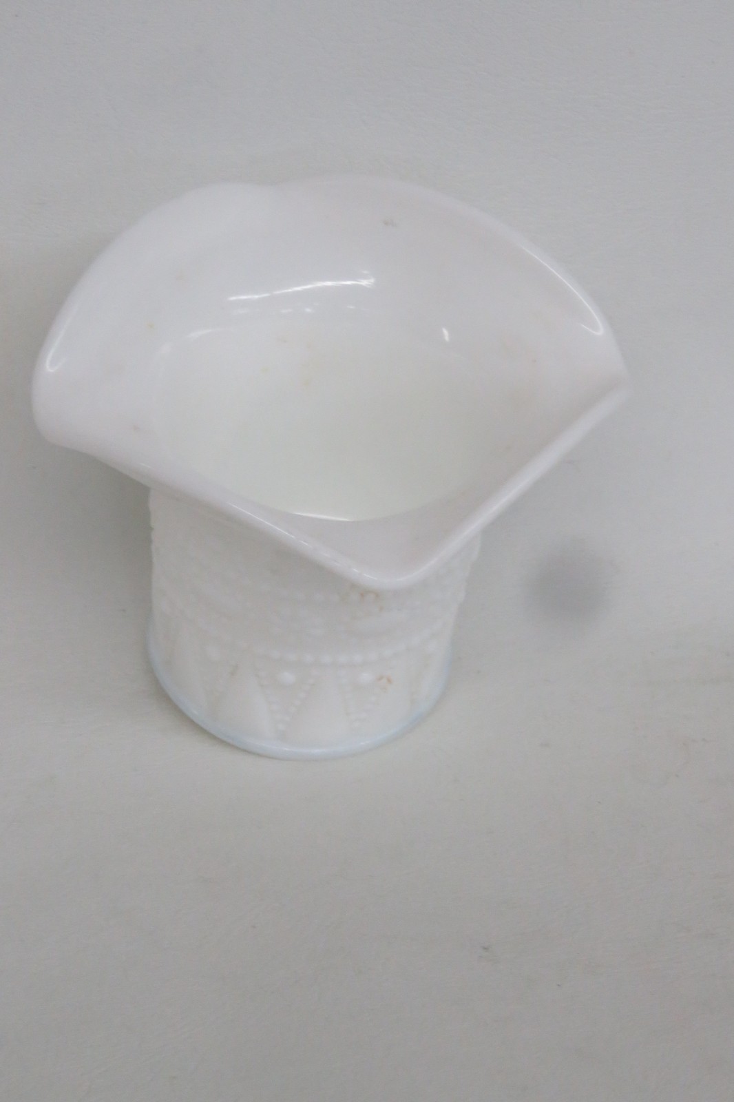Milk Glass Lace Dewdrop Beaded Jewel Small Basket Vase Container Figurine 4770B