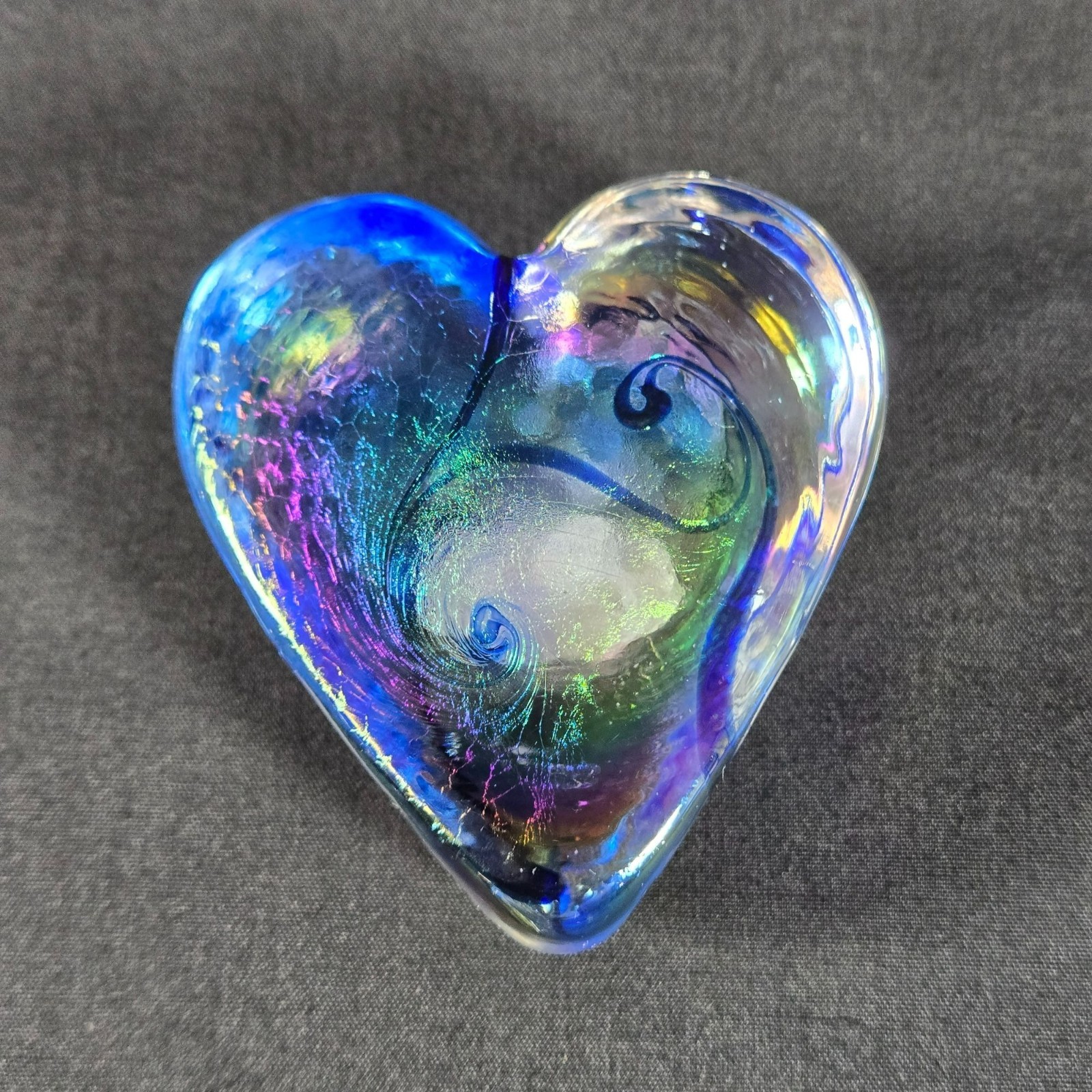 Robert Held Signed Art Glass Iridescent Swirl Heart Paperweight w Sticker Canada
