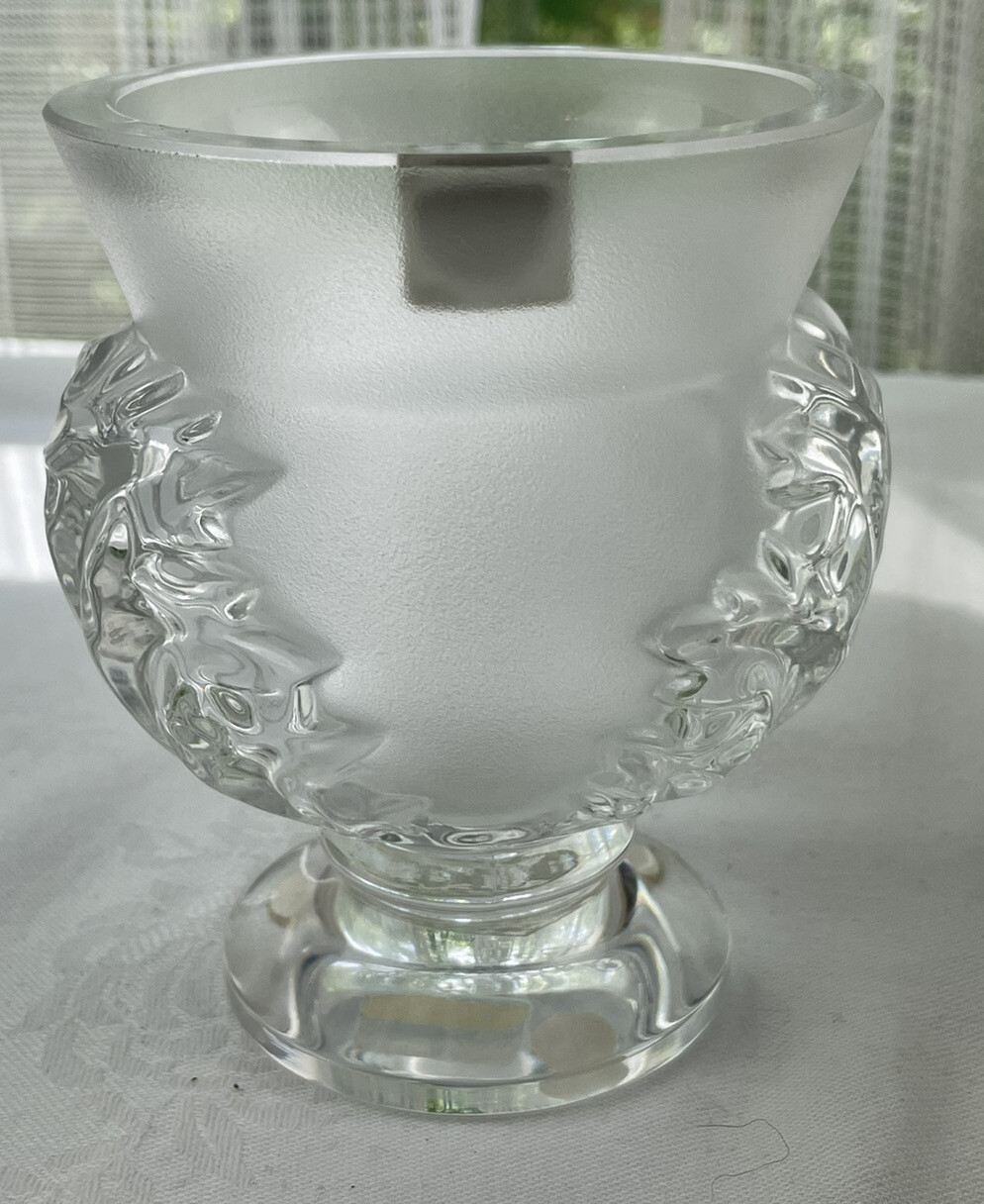 LALIQUE France ST. CLOUD CRYSTAL Frosted Vase With ACANTHOS Leaves Signed 4.5″