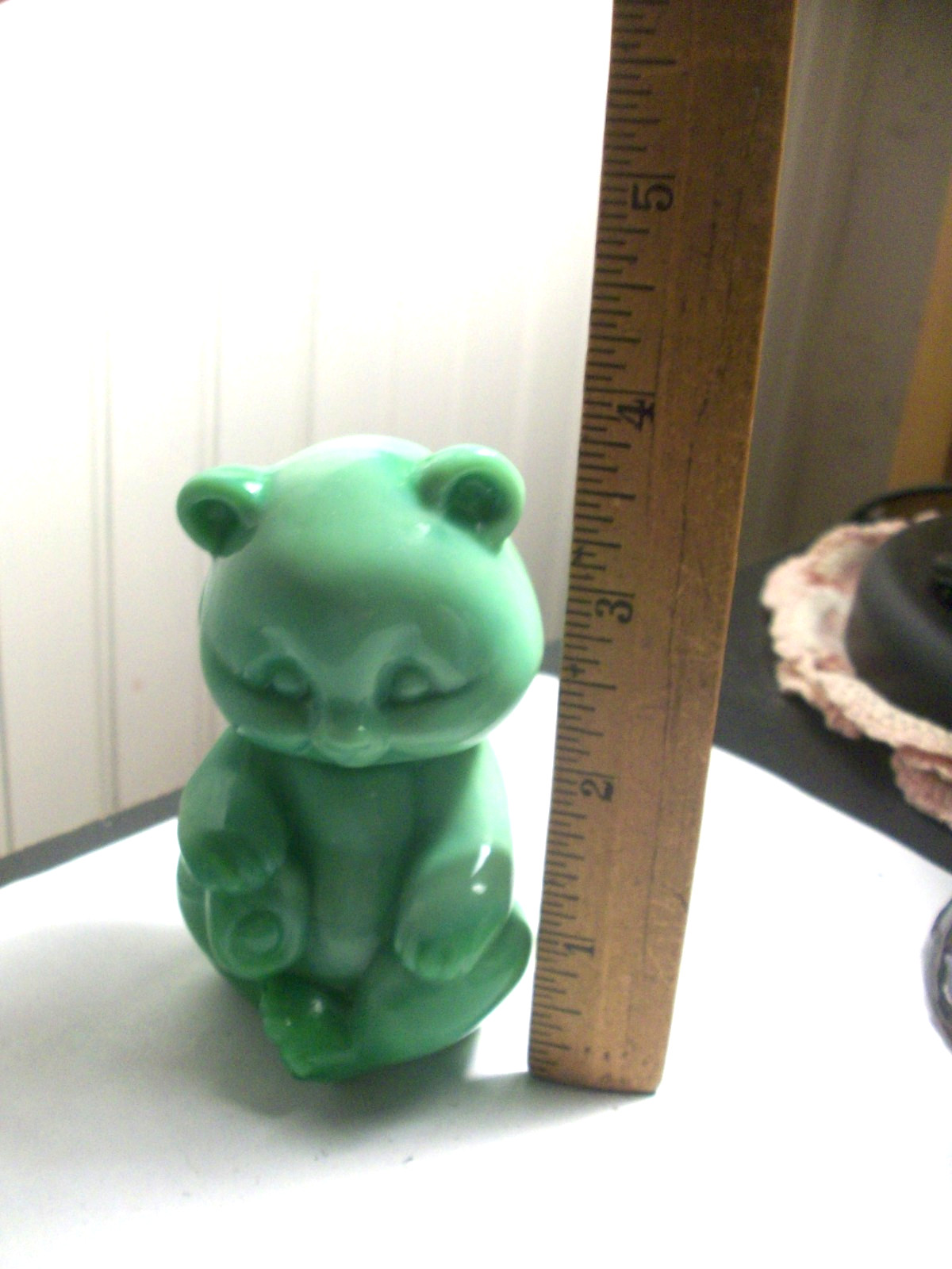 Fenton Jadeite jade green slag glass 3 3/4″ sitting bear Rare Hard To Find