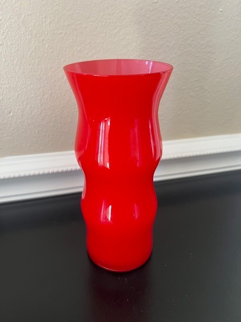 MODERN 1970-80s Vase Red Wavy Glass 7.5″ Vintage Vase Never been used