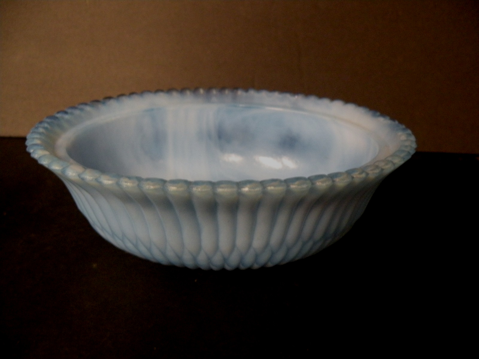 VINTAGE BOYD BLUE WATERLOO LAMB IN BASKET SLAG GLASS BOYD IMPRINT 5″L X 4.5″T