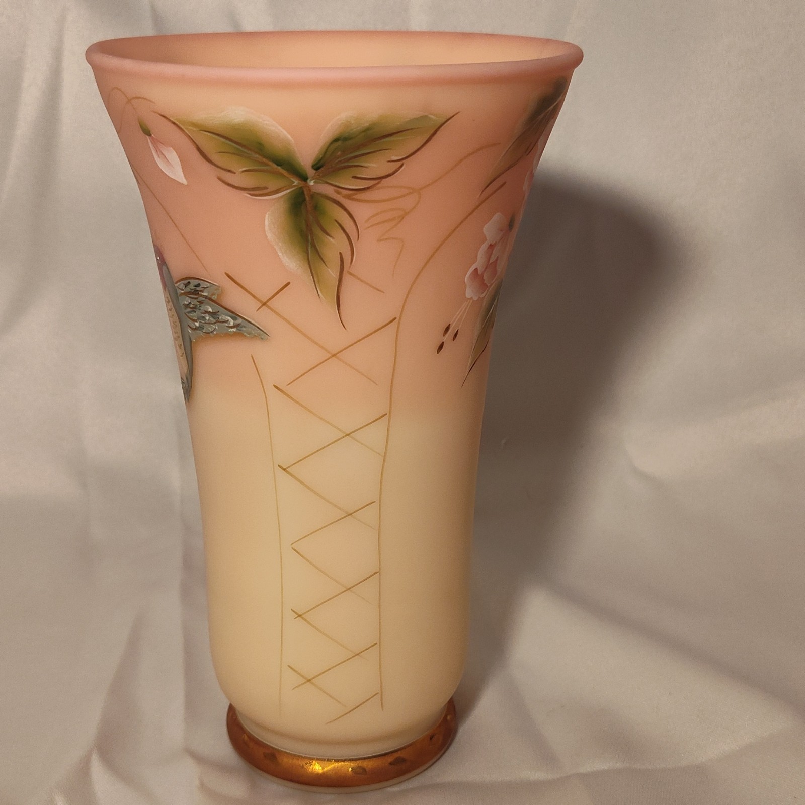 Fenton Connoisseur Collection Burmese Hummingbird Hand Painted Glass Vase