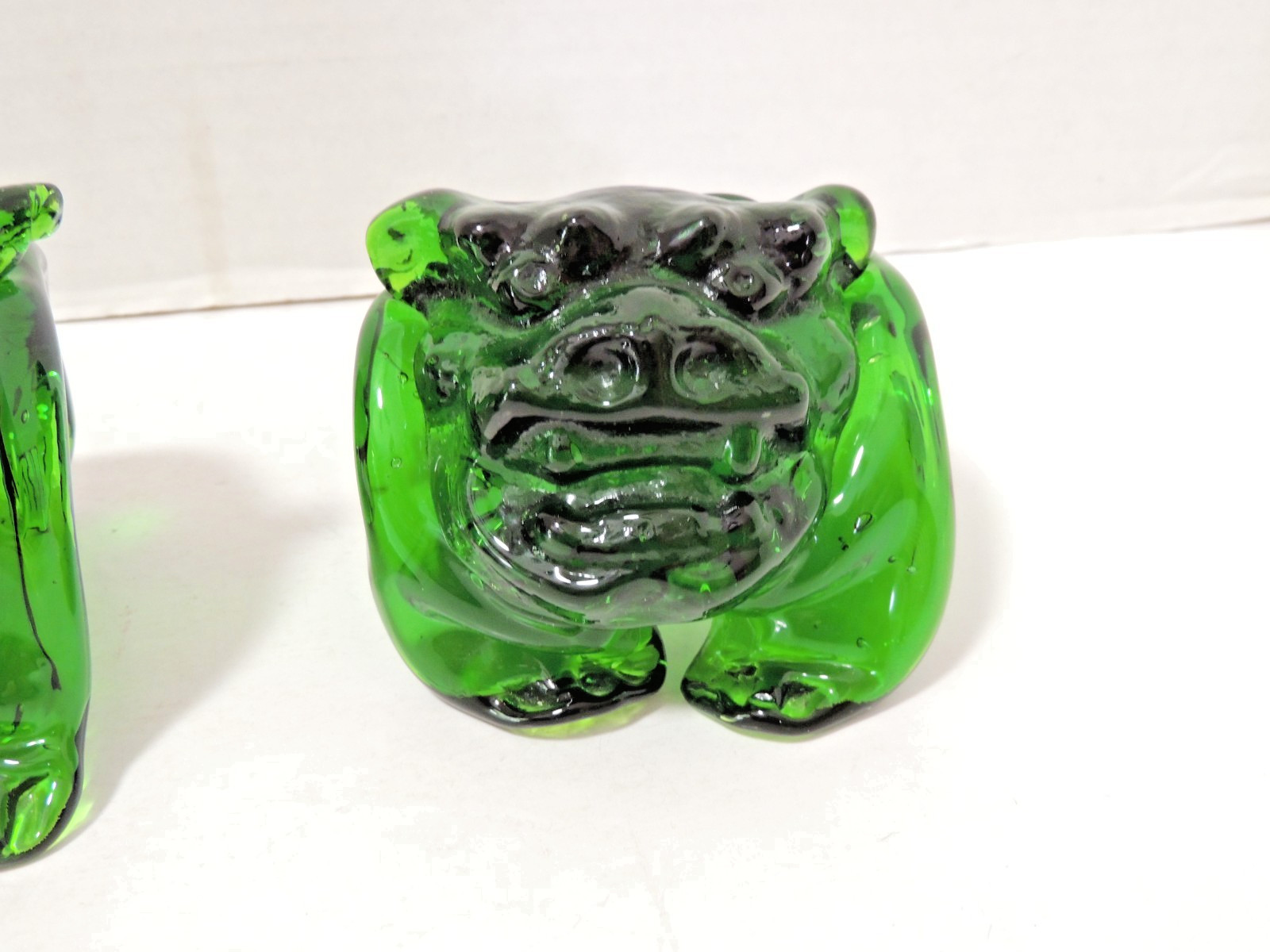 (2) Emerald Green Foo Dogs Okinawa Art Glass Japan Decorative Collectible