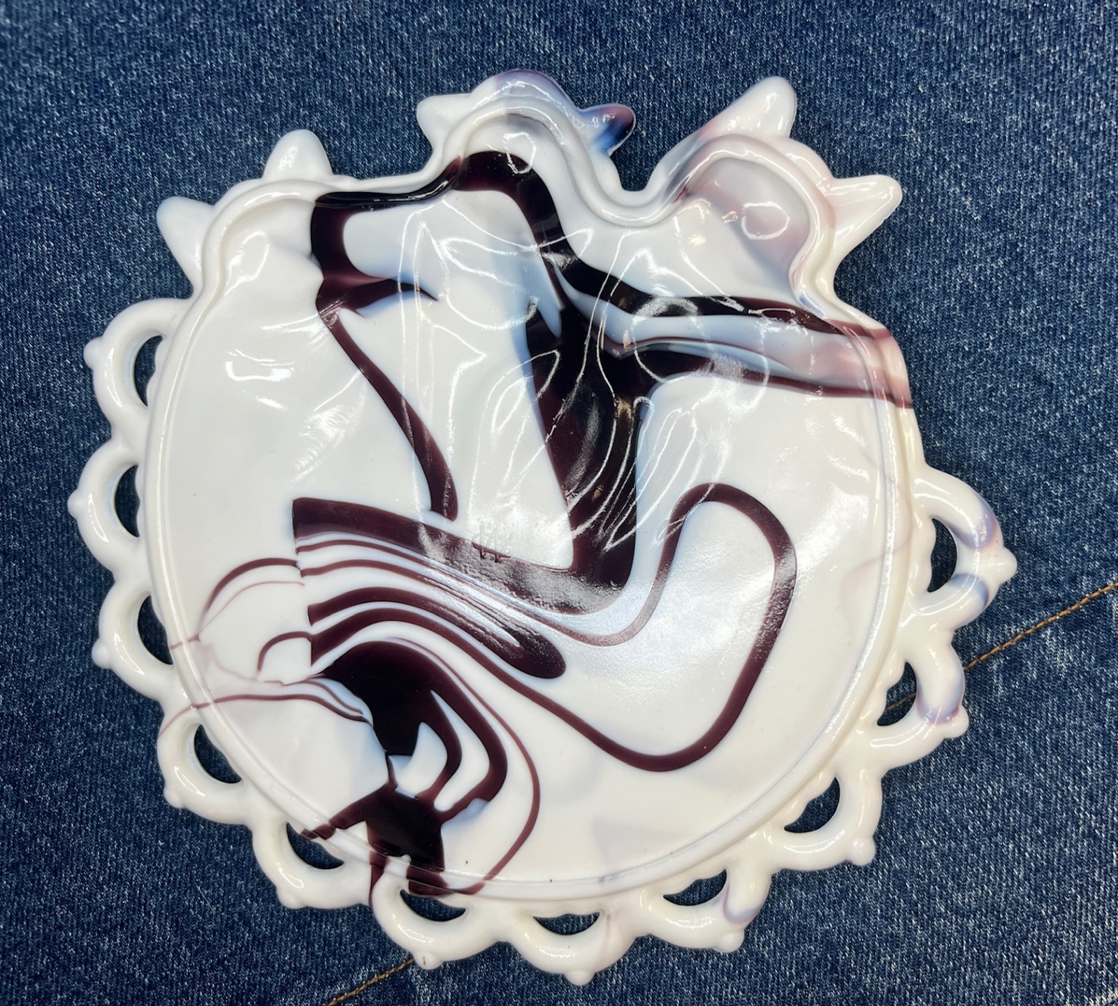 WESTMORELAND BLACK AMETHYST MILK GLASS 3 KITTEN CAT PLATE SLAG END OF DAY