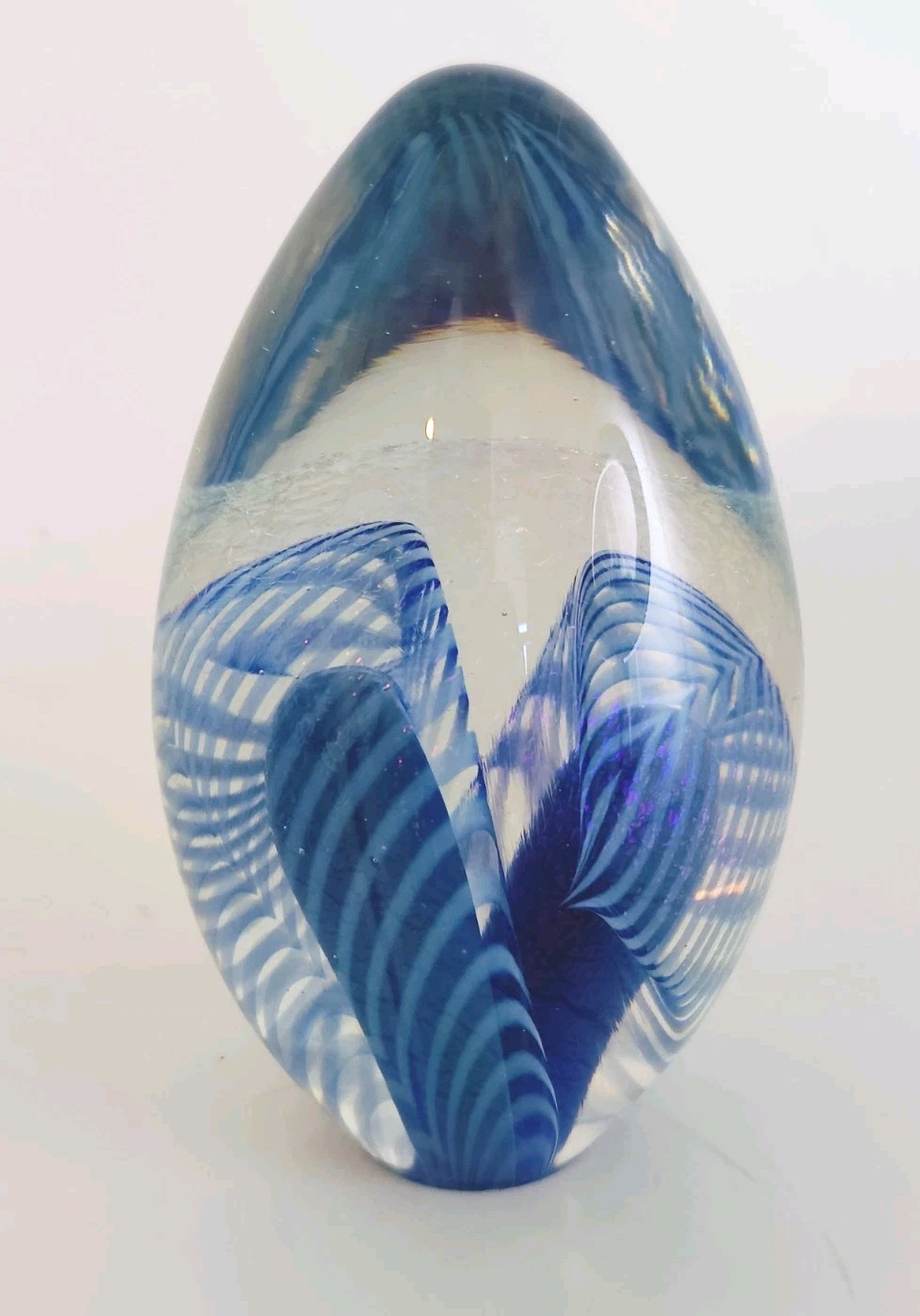 Vintage 1991 Robert Eickholt Signed Blue Ribbon Swirl Art Glass Paperweight 4″