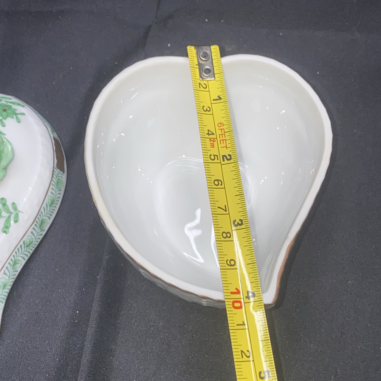 Herend Chinese Bouquet Green Covered Heart Shaped Trinket Box Rose Handle Gold