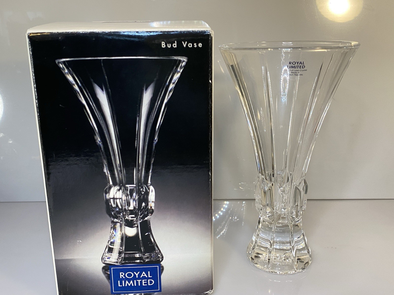 Royal Limited 24% Full Lead Crystal Made In The Czech Republic 8.5″ Bud Vase