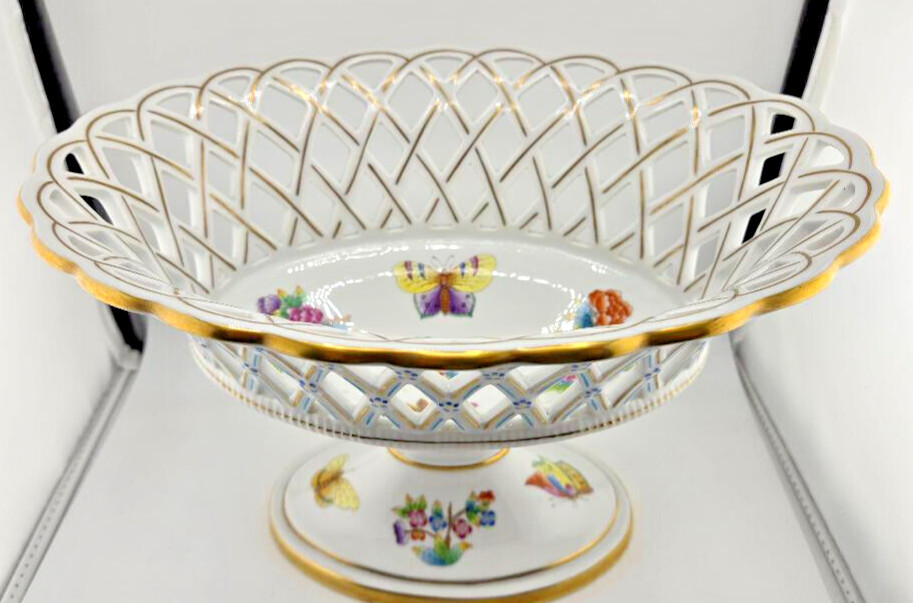 HEREND Large Reticulated Pedesta Oval Basket With Queen Victoria Design 7488 VBO