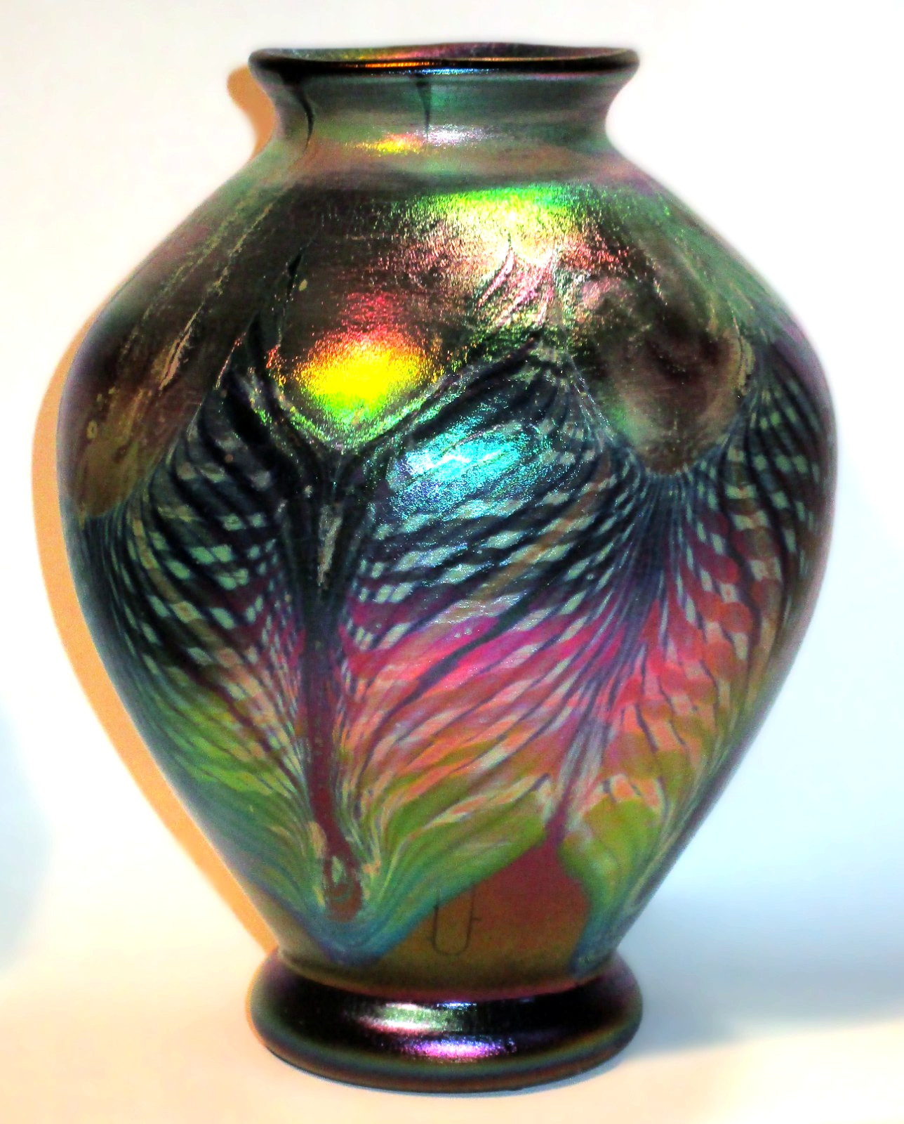 Decorated Iridescent Art Glass Vase Sotheby’s Chicago L.C. Tiffany Favrile Marks