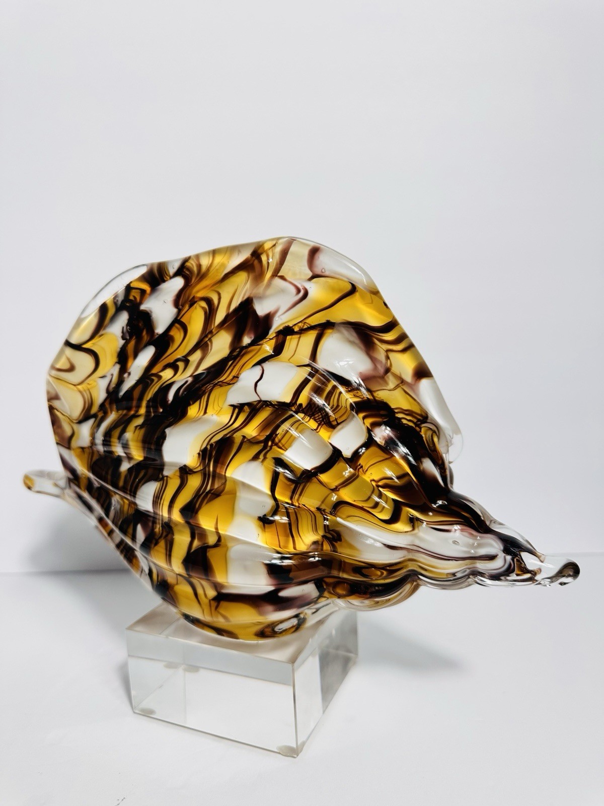 Art Glass Shell Figurine – Brown, White, Yellow & Black Sea Life Decor