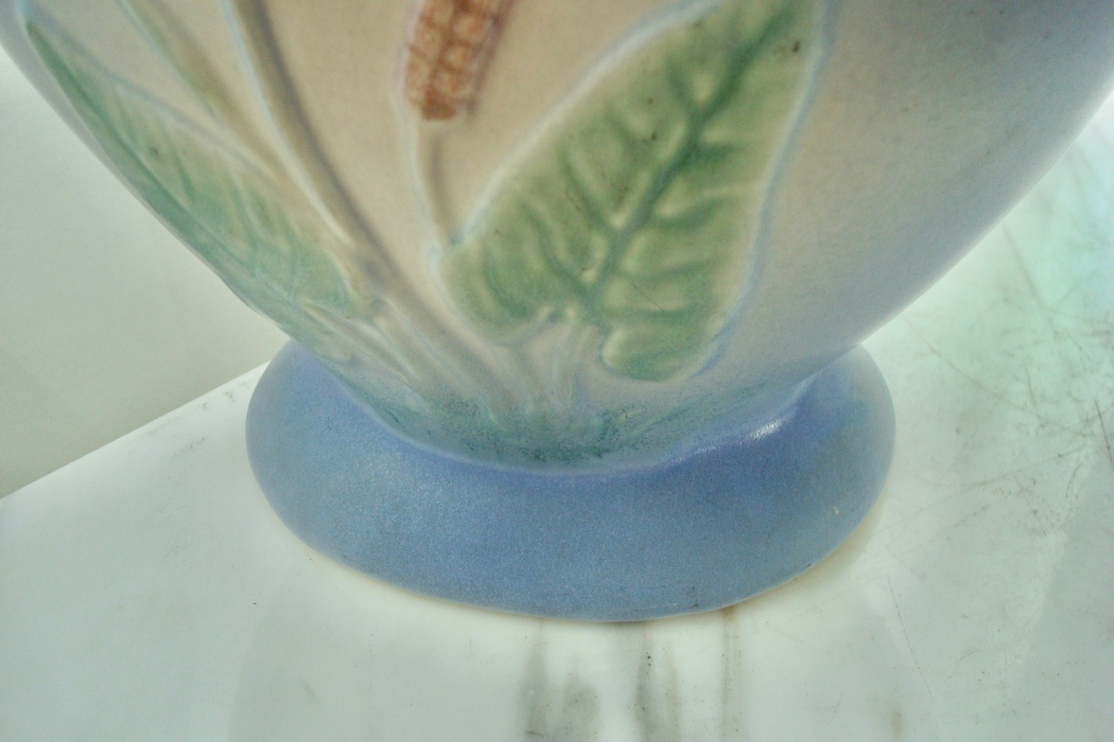 LARGE 10” wide Vintage CALLA LILY Jack-in-the-Pulpit HULL PILLOW VASE 530-33-9”
